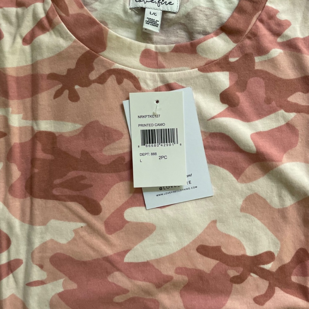 Love Fire Girls OVERSIZED TEE AND BIKE SHORT SET PRINTED CAMO LARGE - Picture 5 of 6